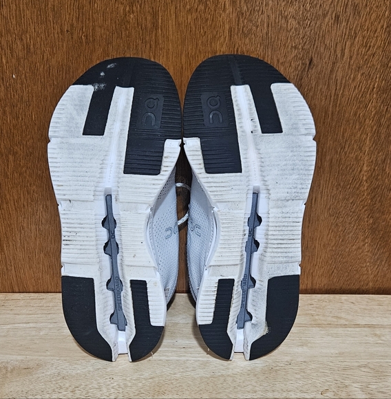 On Running Women's Black and White Sneakers Size 8.5 - Picture 10 of 16